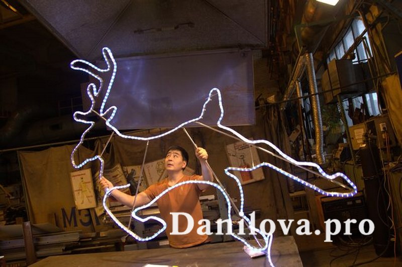 изготовление светодиодной фигурки оленя на московском заводе