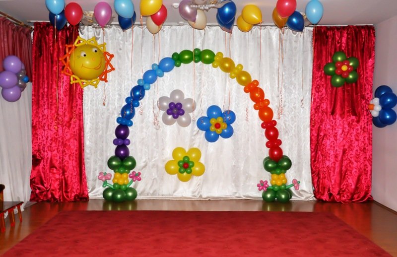 украшение зала детского сада шарами