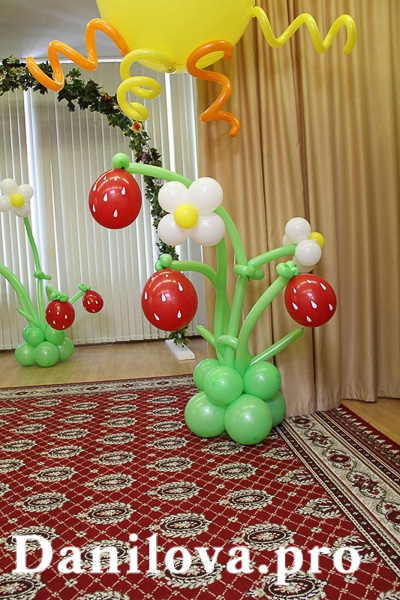 ягоды и цветочки из шаров для детей