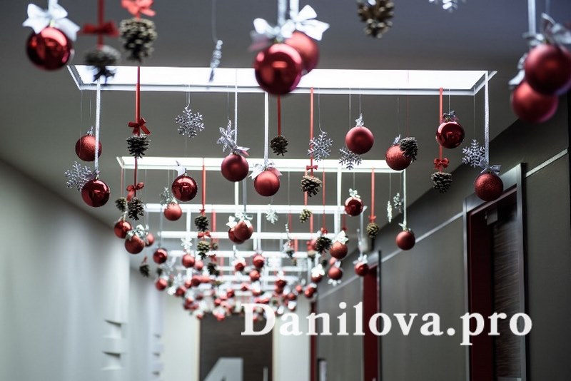 новогоднее декорирование коридора Русал фото